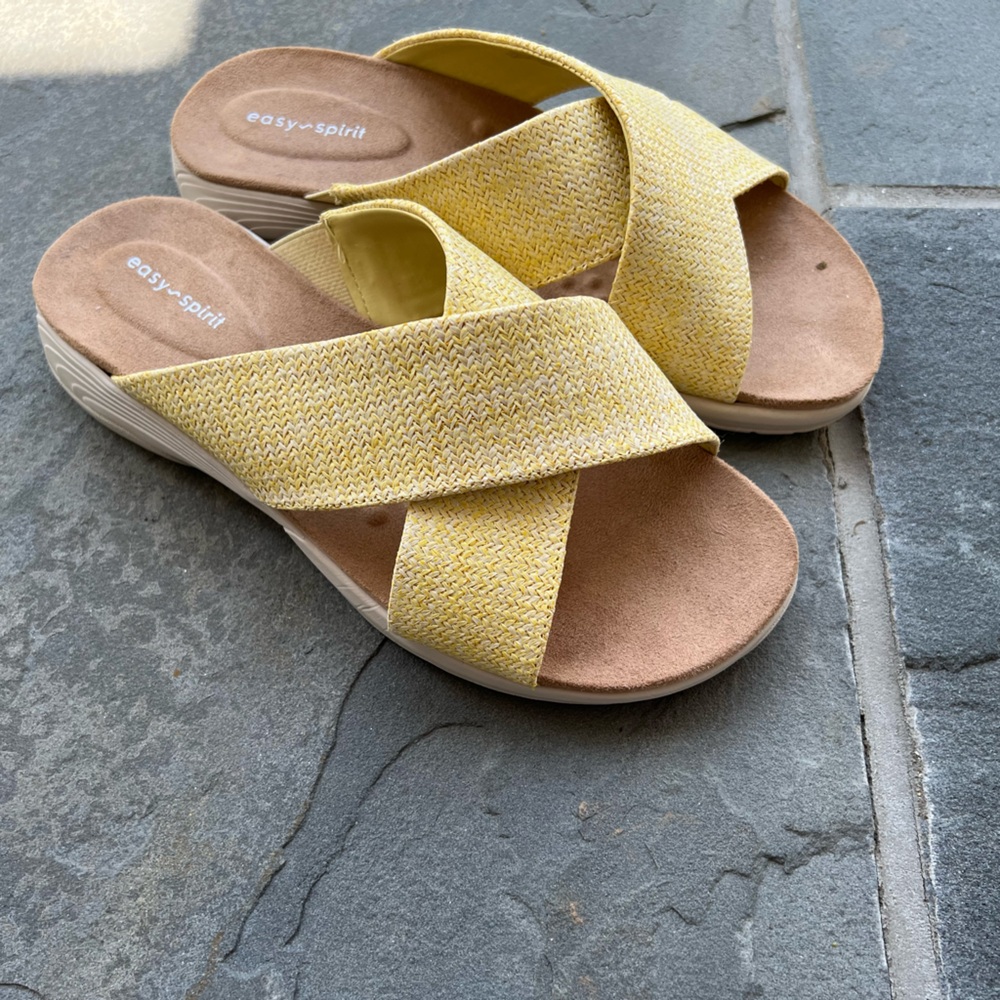 Easy Spirit Slip-on Sandals | Yellow | Size 8.5WW